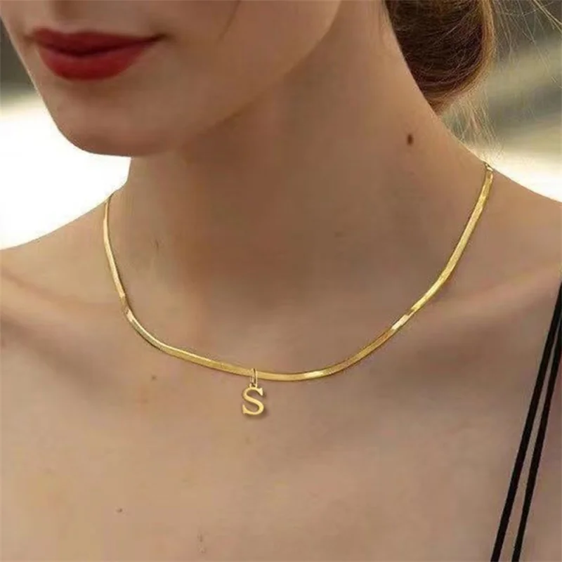 

2023 Fashion 26 Initial Letter Pendant Necklace Women Simple Stainless Steel Herringbone Chain Necklace For Women Jewelry Gift