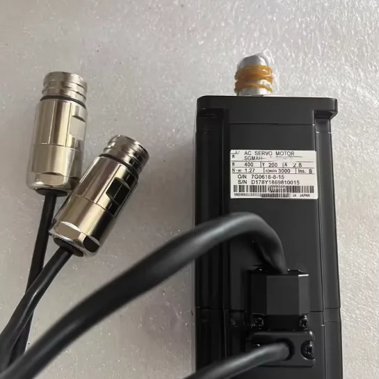 Фото Серводвигатель SGMAH-01AAA61 SGMAH-01AAA4CH 	   SGMAH-01AAA4C SGMAH-01AAA41-Y2 SGMAH-01AAA2S Совершенно новый оригинальный серводвигатель. №1