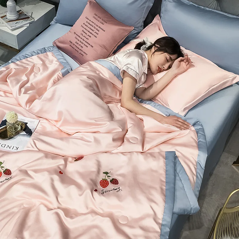 

Роскошный комплект охлаждающего одеяла с вышивкой клубники, летнее одеяло, тонкие комплекты постельного белья, высококачественное вискозное двойное одеяло