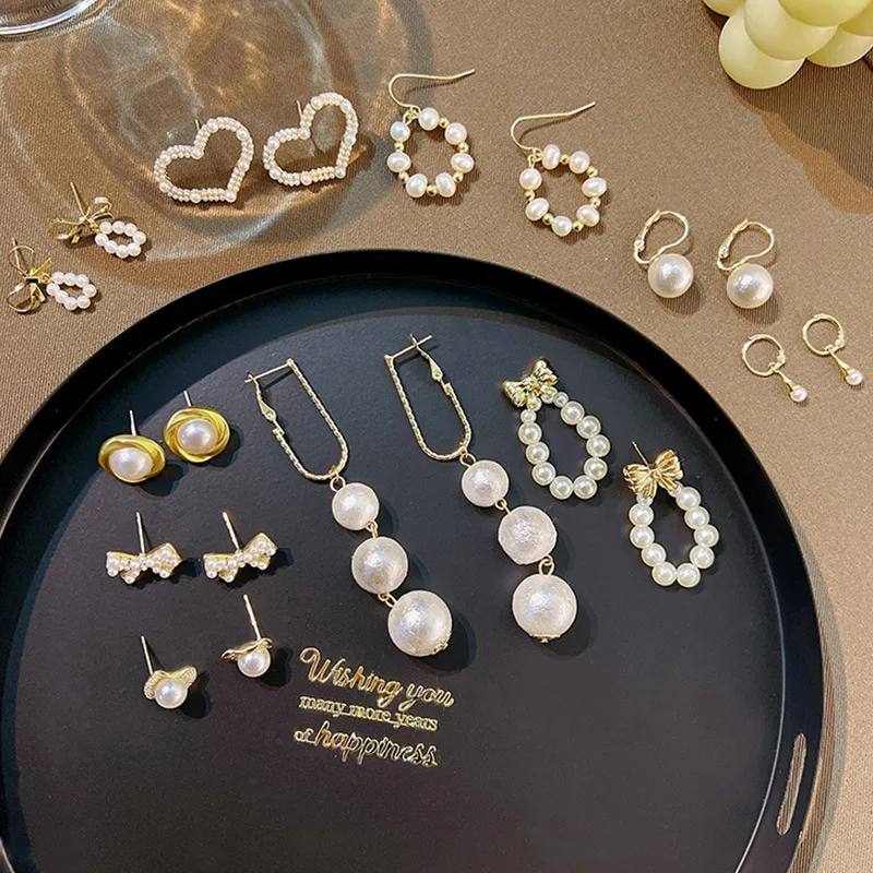 

2022 New Fashion Gold Plated Bow Imitation Pearl Round Earrings for Women French Vintage Alloy Stud Earrings Gift Party Jewelry