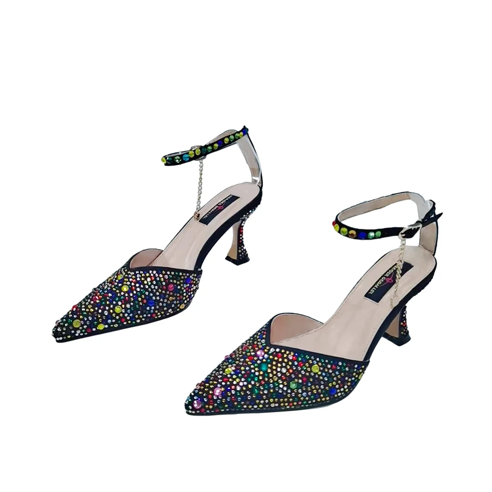 

2023 Fashion Italian Design Luxury Pointed Toe Bright Diamond Chain Ankle Strap Summer Party Women's Stiletto High Heels Sandals
