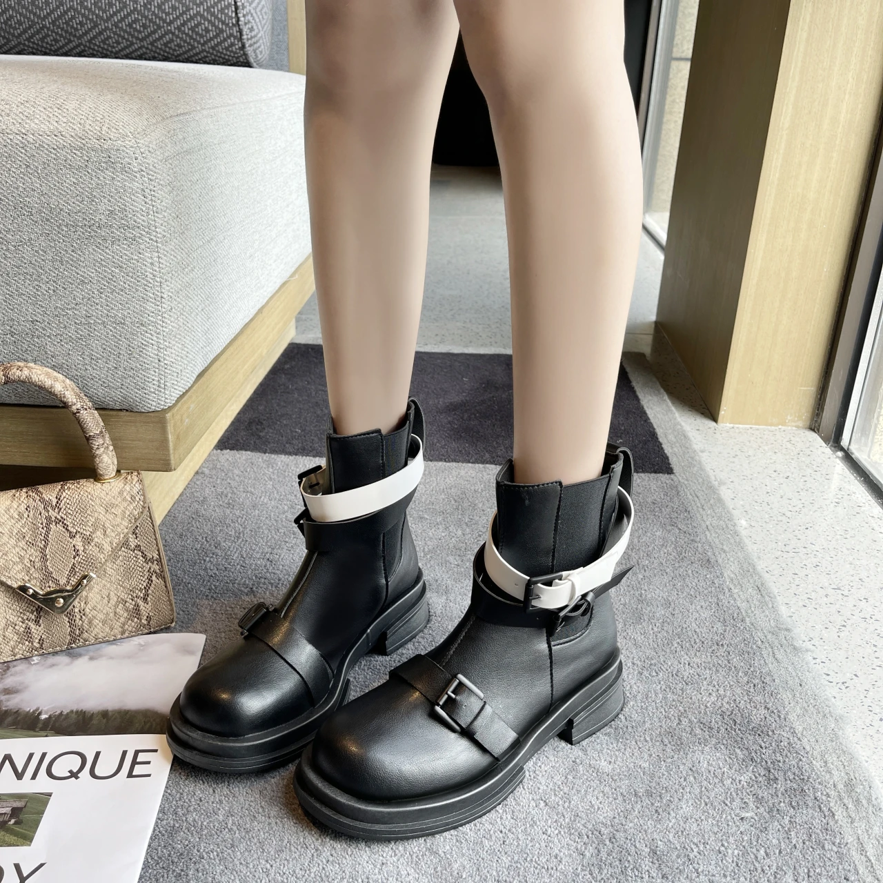 

Короткие сапоги женские осенние новые модные Универсальные сигаретные сапоги на толстом каблуке в британском стиле с круглым носком черны...