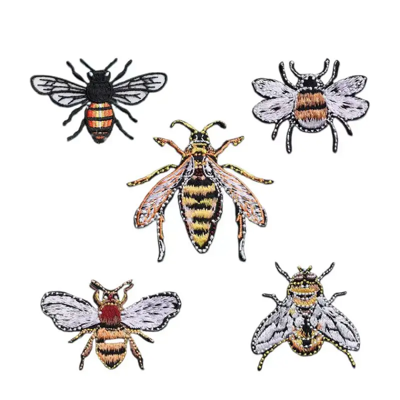 Изысканная вышивка маленькой пчелы на нашивке для ремонта одежды модное