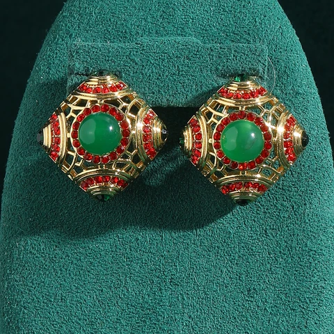 Винтажные зеленые стеклянные роскошные квадратные серьги-гвоздики для женщин, аксессуары, полые эмалированные ювелирные изделия, дизайнерские свадебные, рождественские, новинка 2023 года