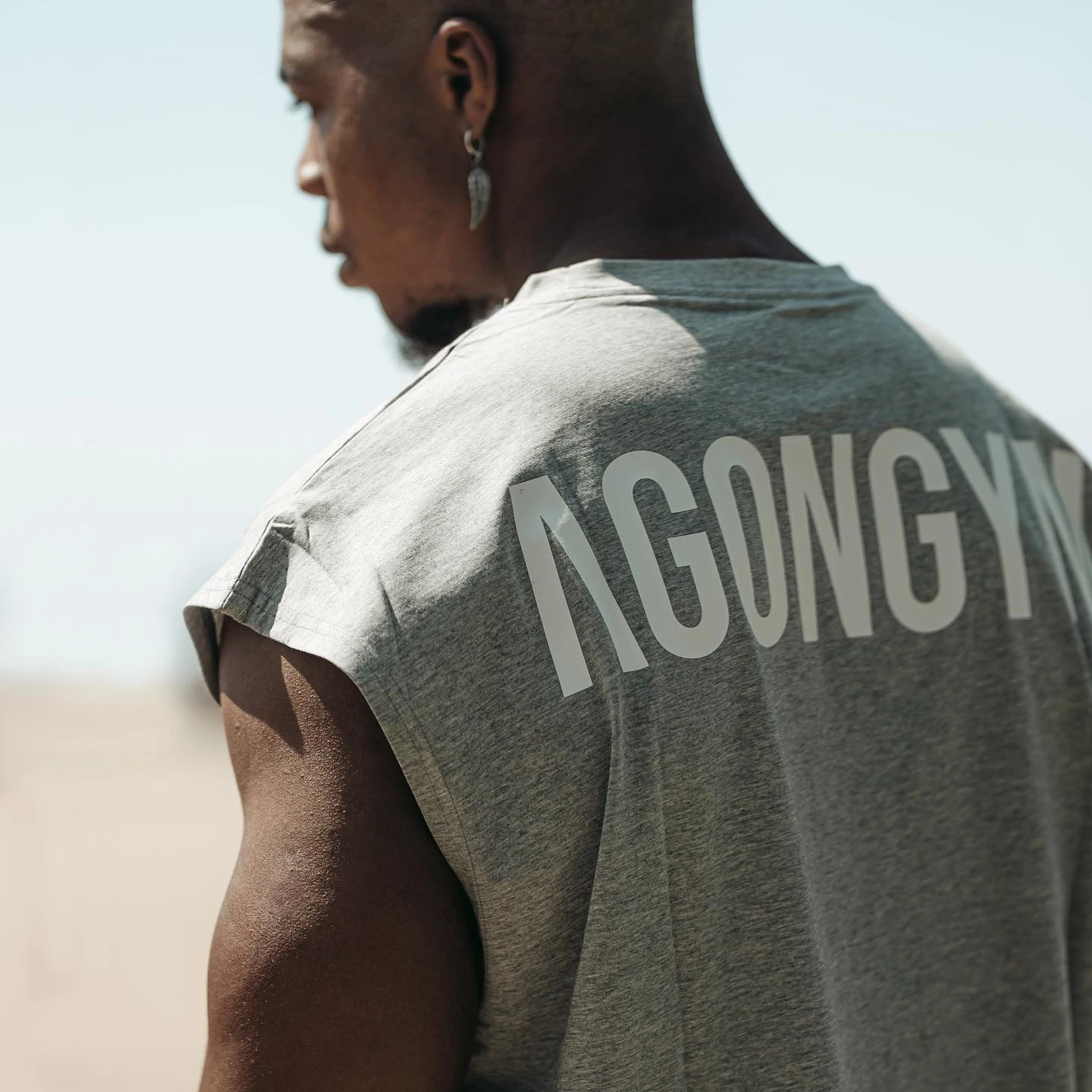 

Новинка 2023, брендовая мужская футболка для бодибилдинга AGONGYM, футболка без рукавов, топы для тренировок и бега, мужская хлопковая спортивная...