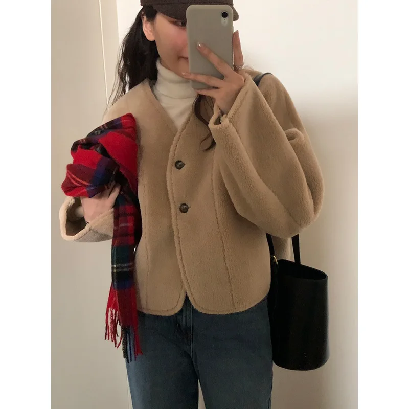 Winter New V-neck Short Lamb Coat