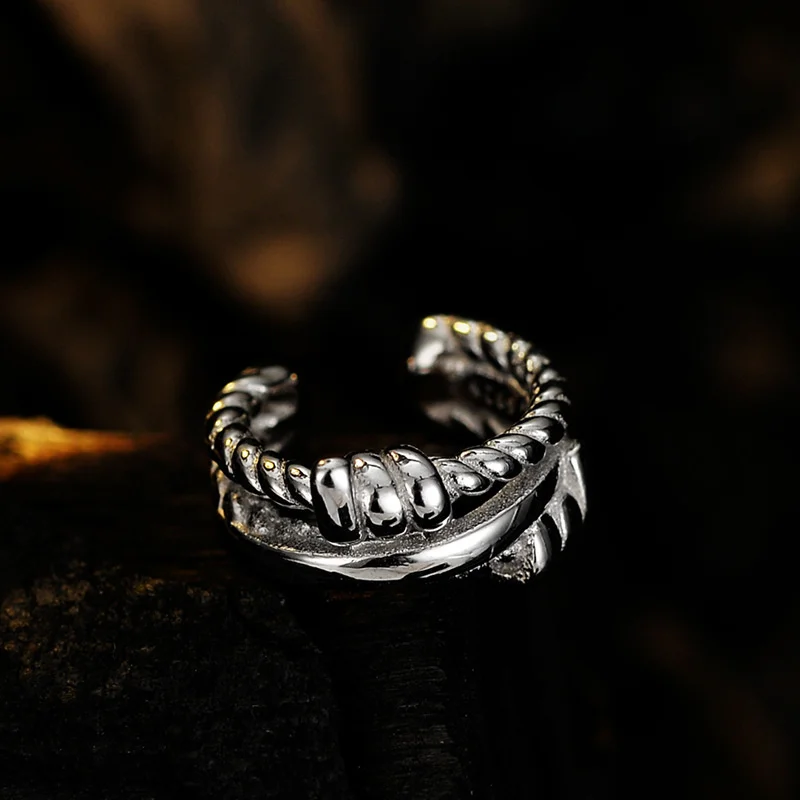 Женское кольцо из серебра 925 пробы с узлом