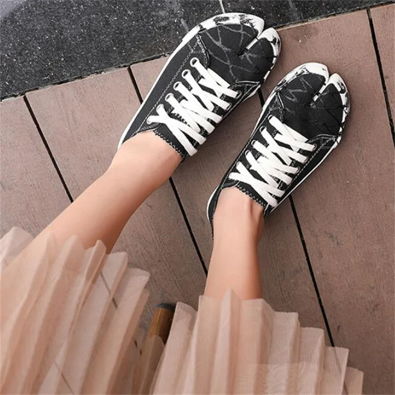 Splashing Ink Split Toe Shoes Women's 2023 Retro Lowtop Sneakers Shoes For Women Canvas Round Toe Cross-tied Causal Flats Shoes