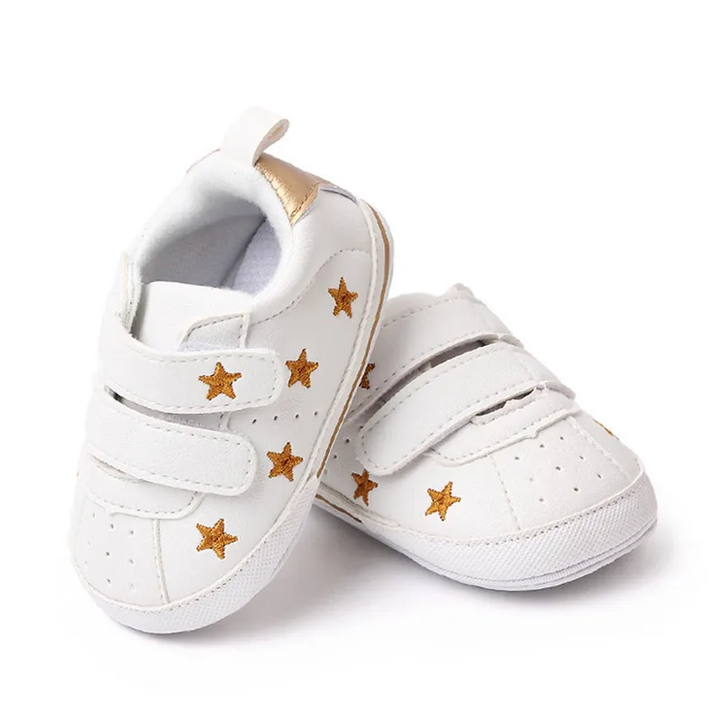 Обувь для новорожденных девочек и мальчиков, обувь для первых шагов, кроссовки из искусственной кожи с сердечками/звездами, нескользящая обувь на плоской подошве для девочек и мальчиков