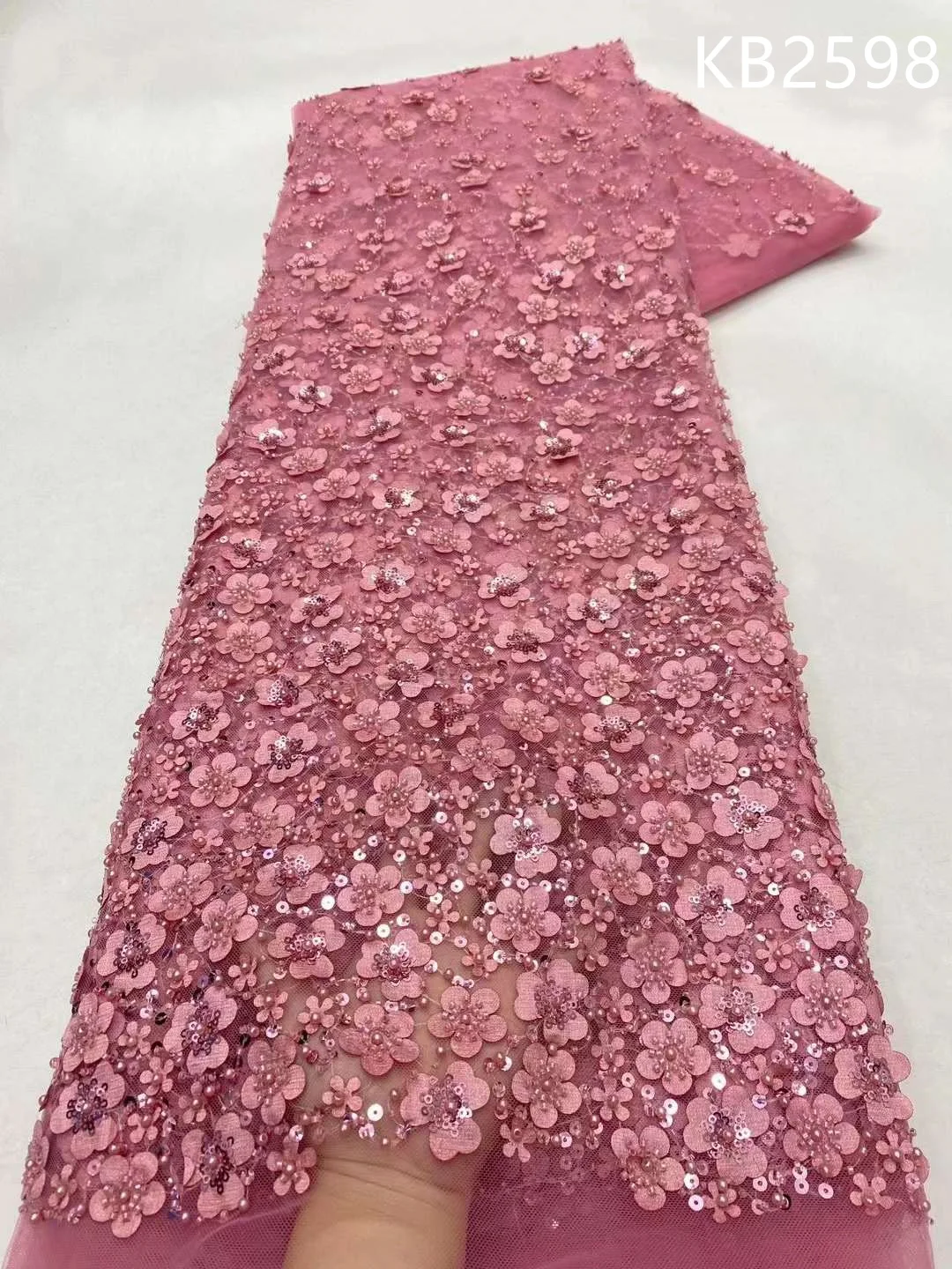 Кружевная ткань с 3d цветами и бусинами