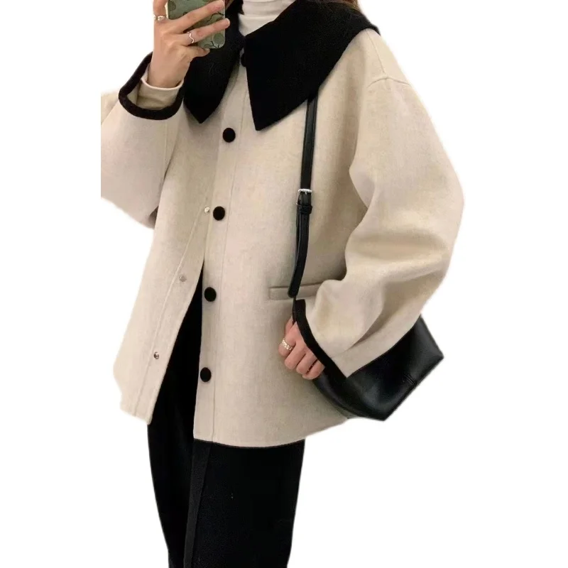 Рисунок 5 - Темно-синее красное шерстяное пальто с воротником