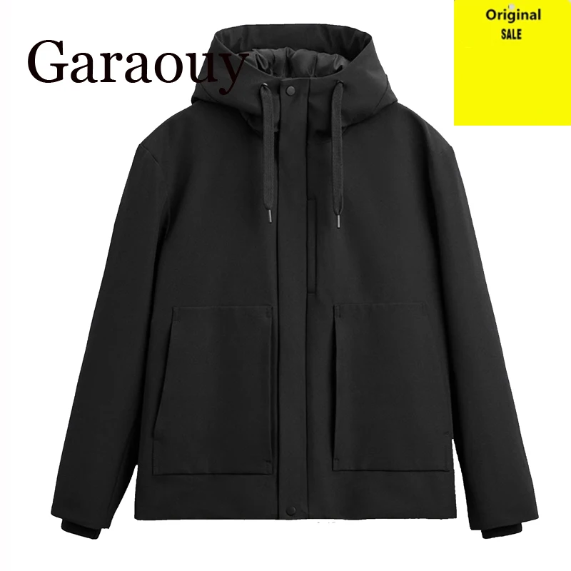 Зимняя куртка из технической ткани с капюшоном и длинными рукавами на молнии