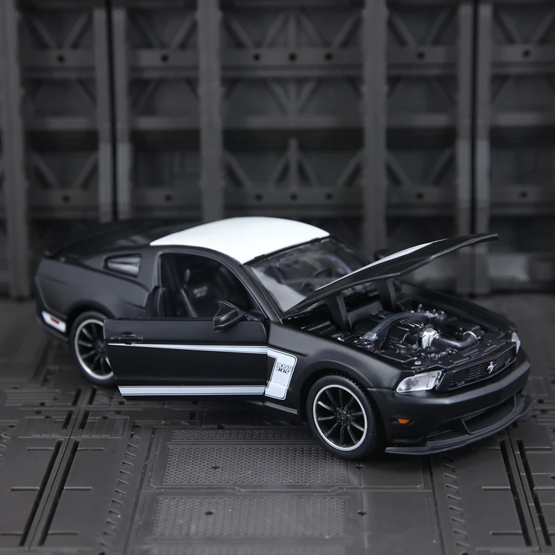 Модель автомобиля Maisto 1:24 Ford Mustang BOSS 302 из сплава, с открывающимися дверями и капотом, богато детализированная, тонкой работы. (art.: 3920da3a584f2) - 3920da3a584f2