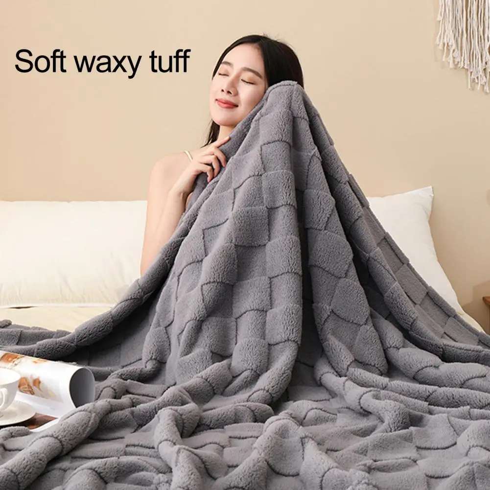 Теплосберегающее пушистое одеяло удобное легкое плюшевое для дома путешествий