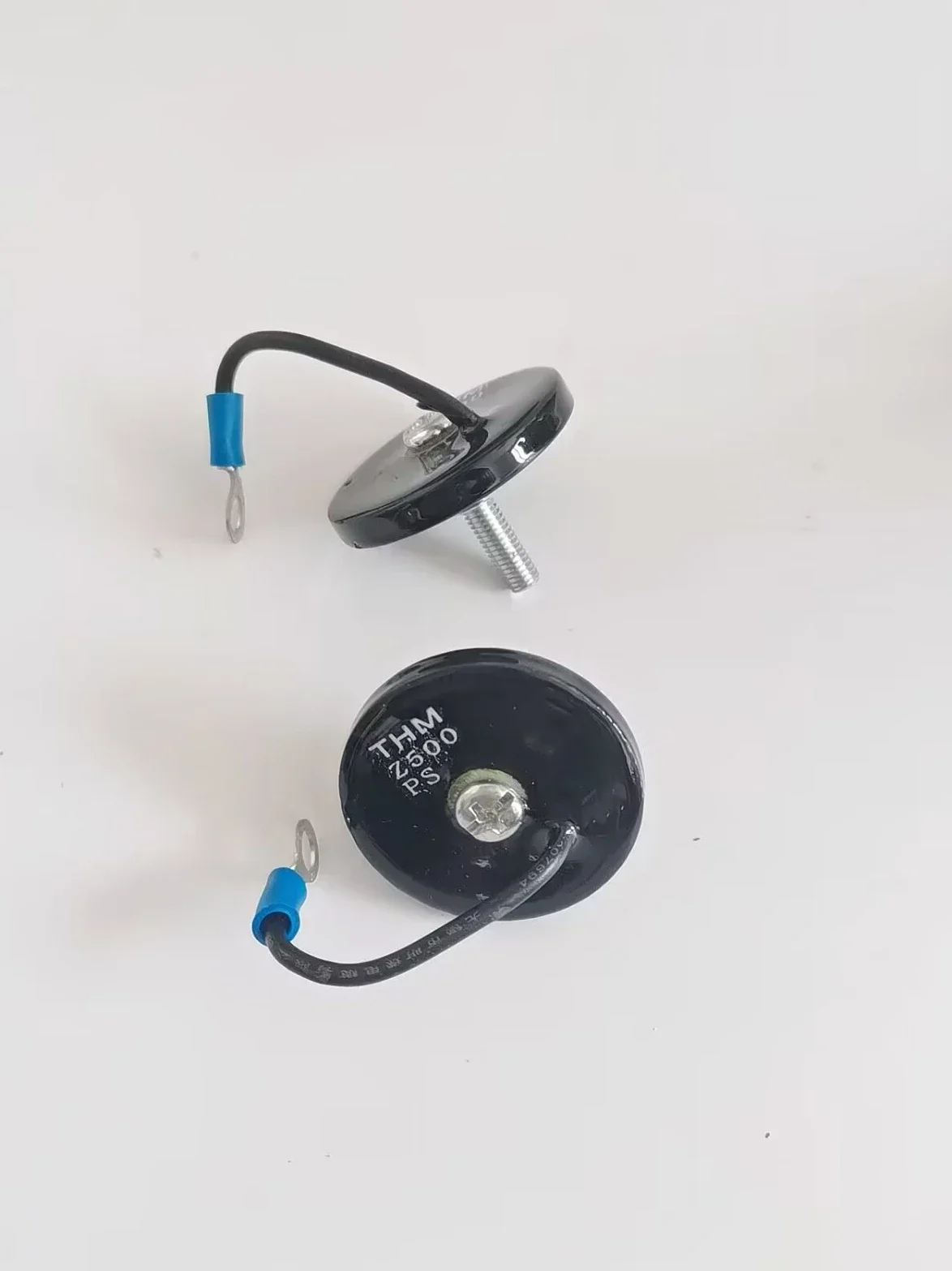 Варистор THM Z500PS черного цвета для генератора серии HC6/HC7 2 шт.