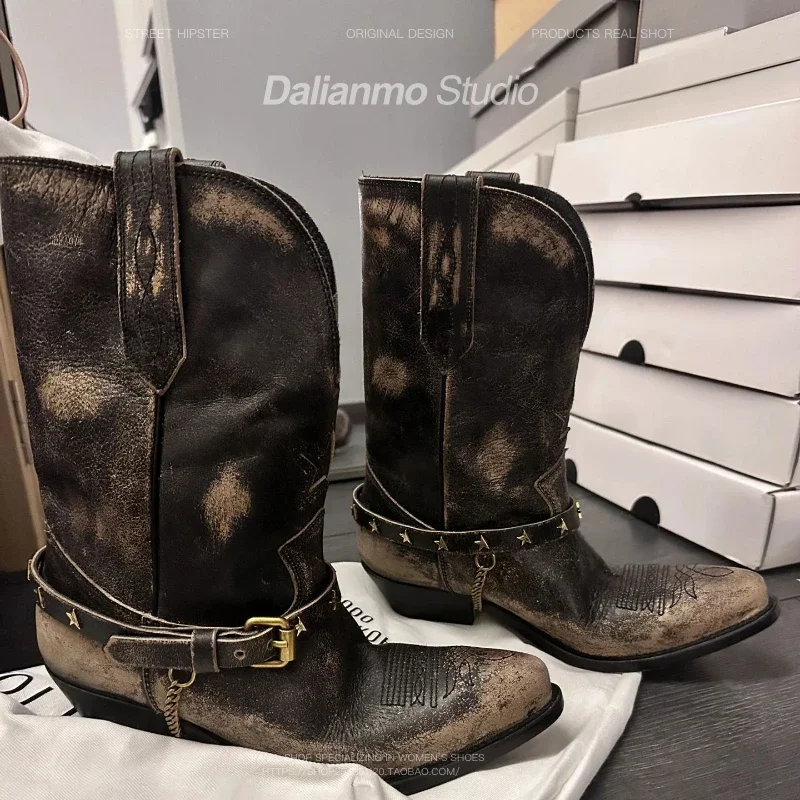 Ковбойские сапоги до середины икры с металлической пряжкой