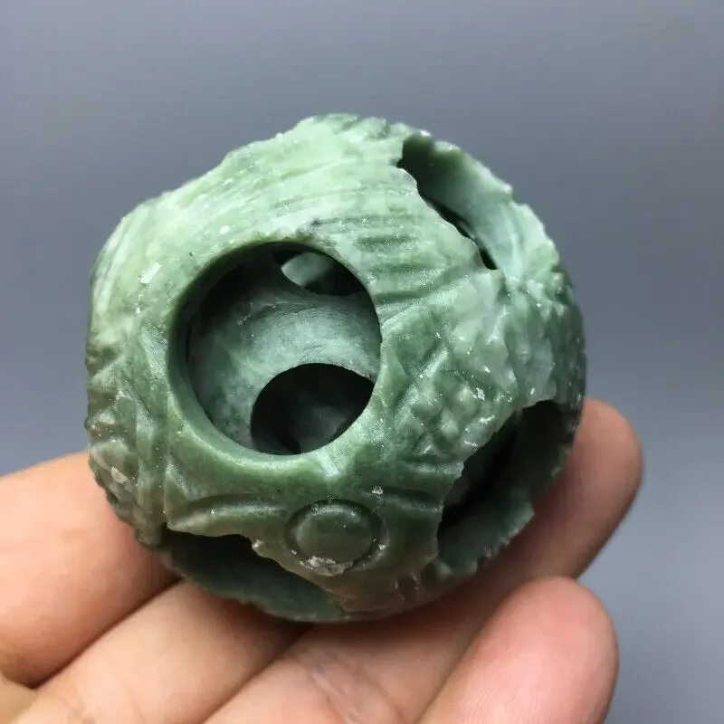 Китайский нефритовый шар ручной работы