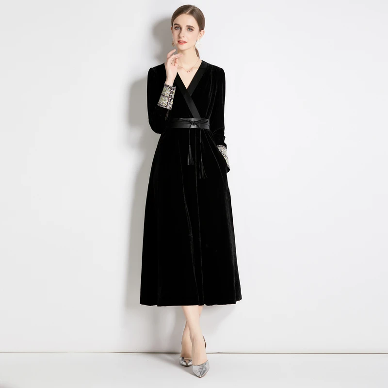 

Women's Autumn and Winter New High-end Temperament V-neck Long Sleeve Velvet Embroidered Lace Stitching Loose Fashion Dress