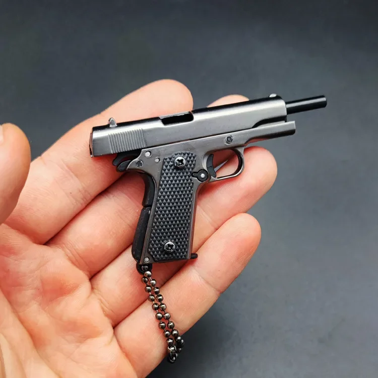 Миниатюрная модель пистолета 1:3 M1911
