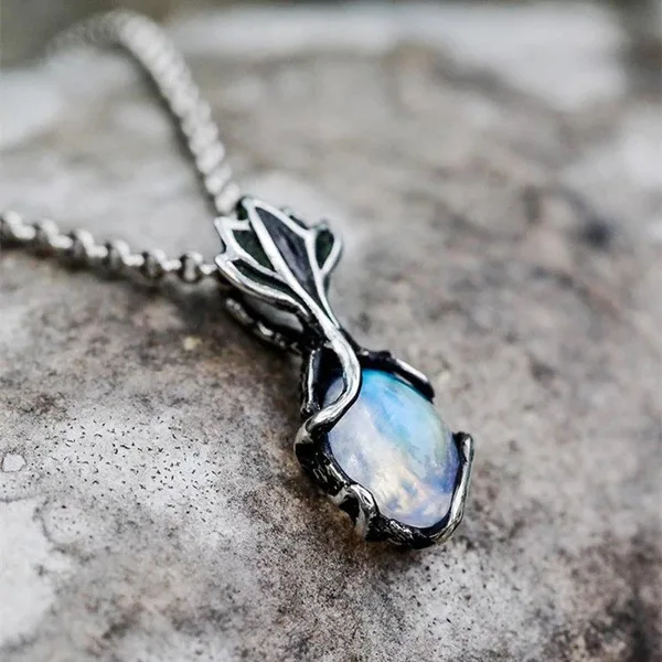 

New Jewelry European and American Moonstone Pendant Fashion Retro Ladies Flower Necklace High-quality Clavicle Chain Jewelry
