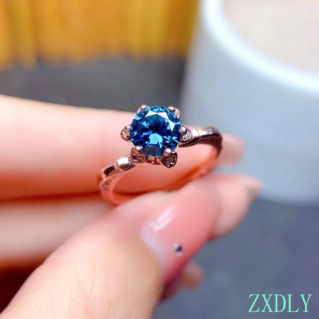 Женское серебряное кольцо с муассанитом из серебра 925 пробы разноцветным