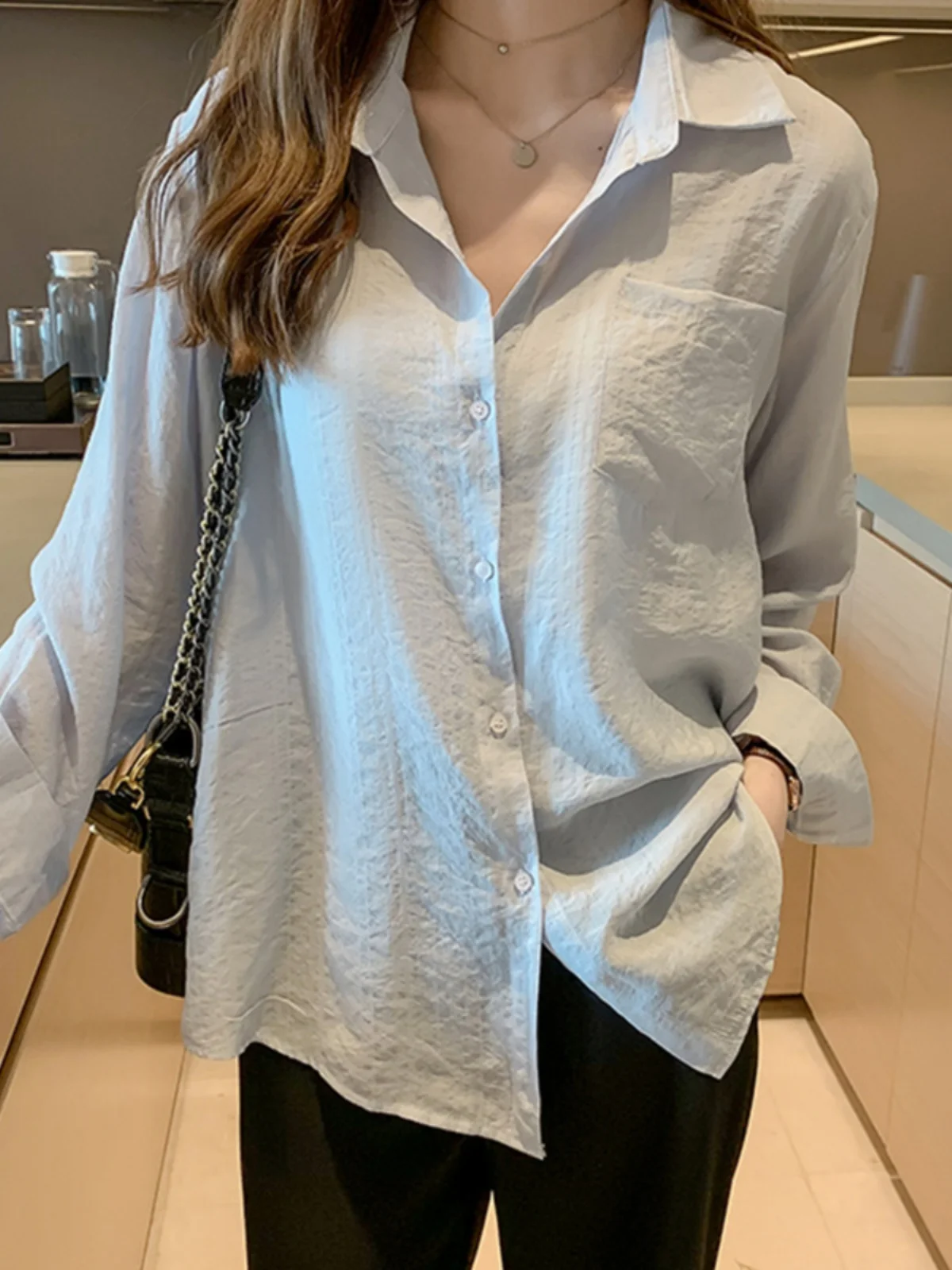 Синяя рубашка женская лето 2024 весенняя свободная большого размера с длинными