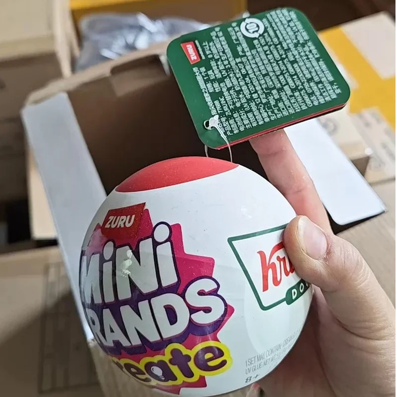 Фото Коллекционная игрушка Zuru Mini Brands Create Creations 5 Surprise Ball: Набор для приготовления пончиков Krispy Kreme и кофейного напитка, подарок для коллекционеров №1