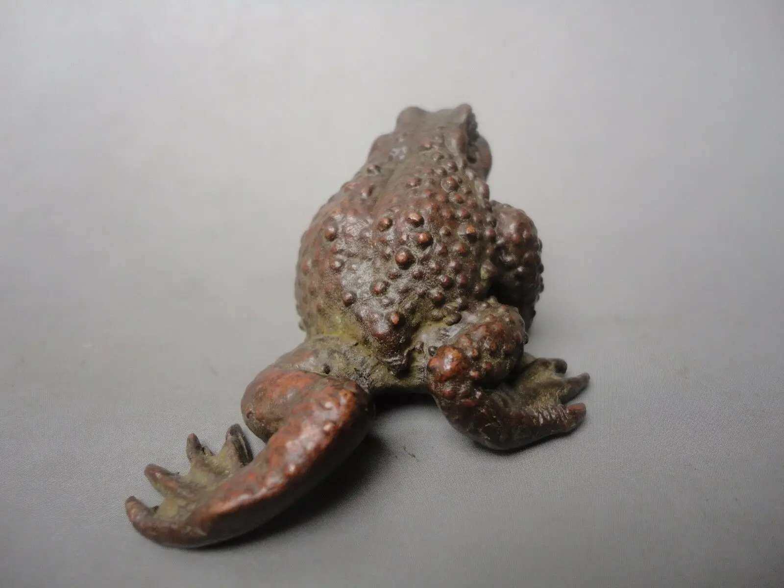 

Collect Old China Bronze Carving Auspicious Toad Pendant Decoration paperweight