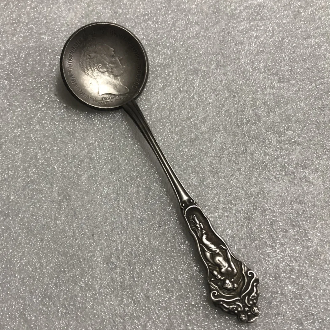 

Double-sided fFinely Carved Pure Copper Silver-Plated Spoon Exquisite Figure Sculpture Process