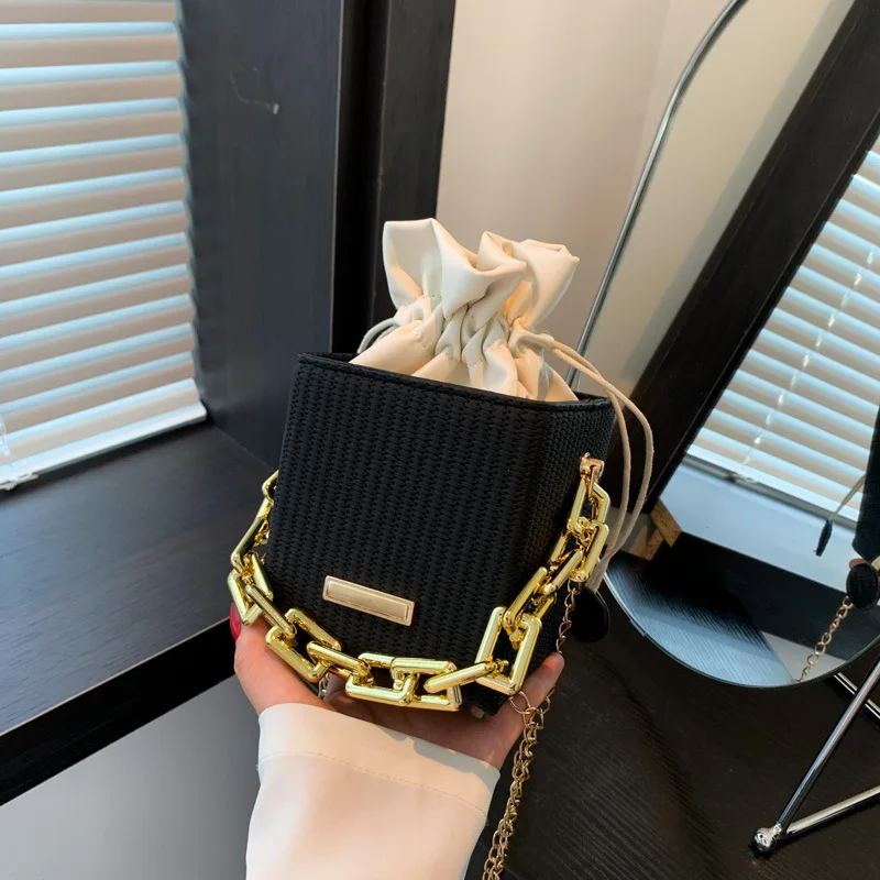 

Europe and the United States new fashion casual niche simple shoulder crossbody bag popular chain female bucket bag