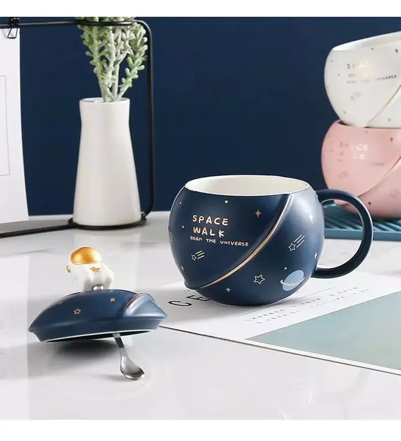 Керамическая кружка с крышкой-ложкой 400 мл |