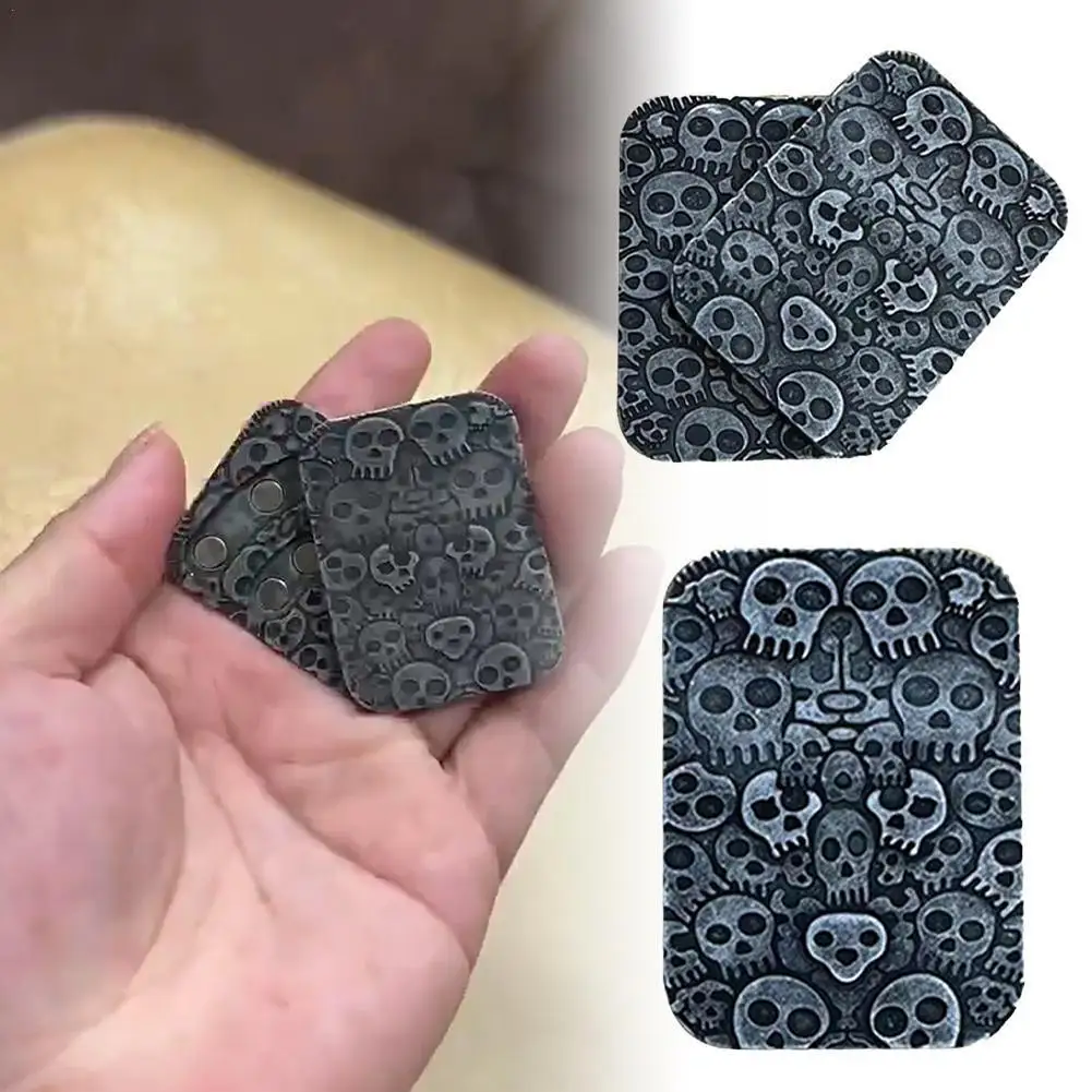 

Магнитная игрушка-антистресс с рисунком черепа