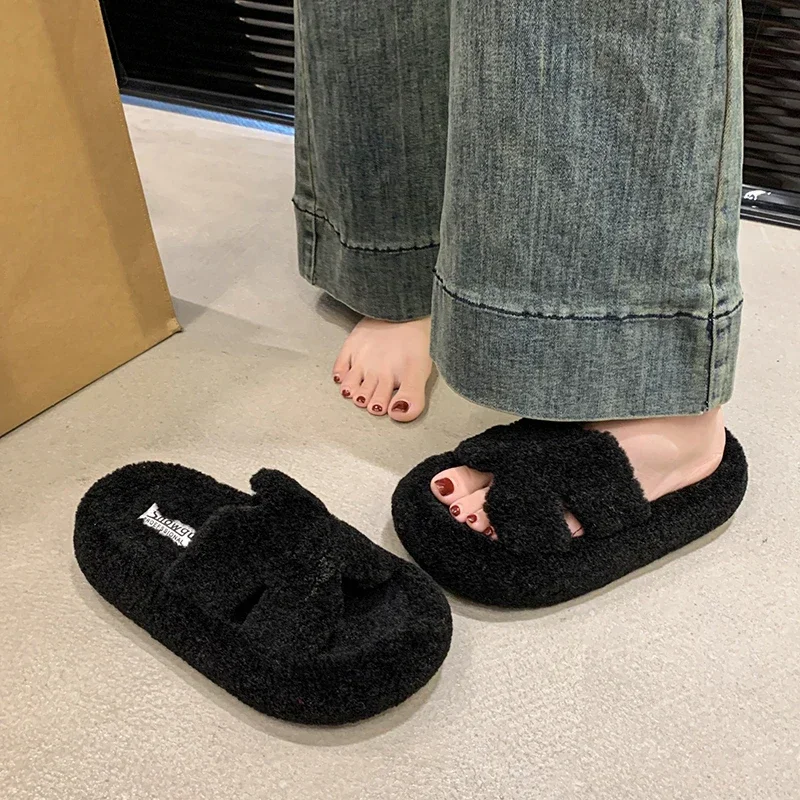 Новые однотонные элегантные теплые тапочки на толстой подошве с круглым носком и