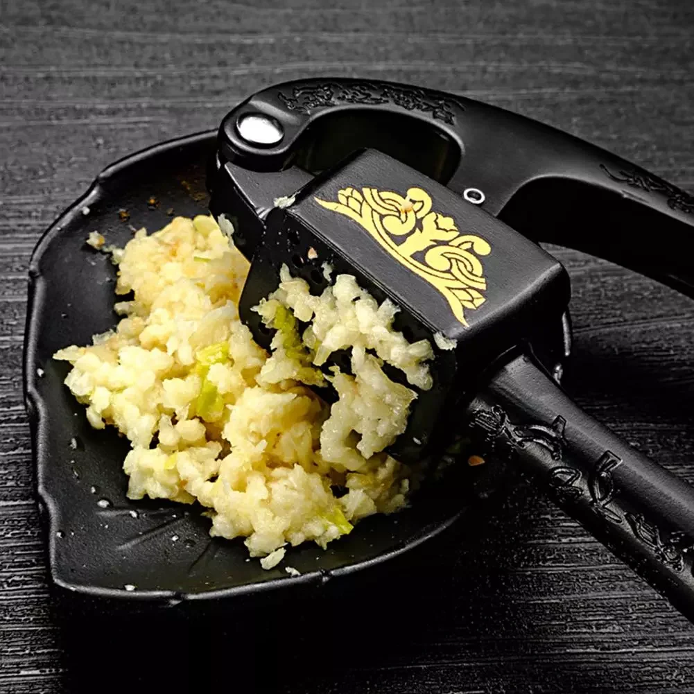 

NEW2023 Garlic Chopper Practical Labor-saving Press Portable Garlic Mincer Kitchen Tool