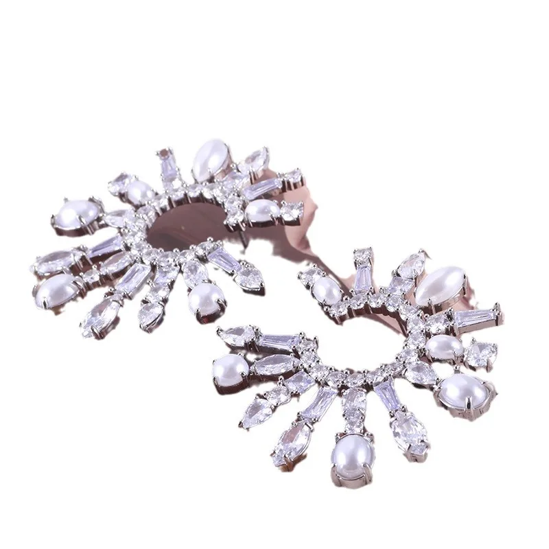 Модные блестящие индивидуальные полые серьги с подсолнухом украшенные жемчугом