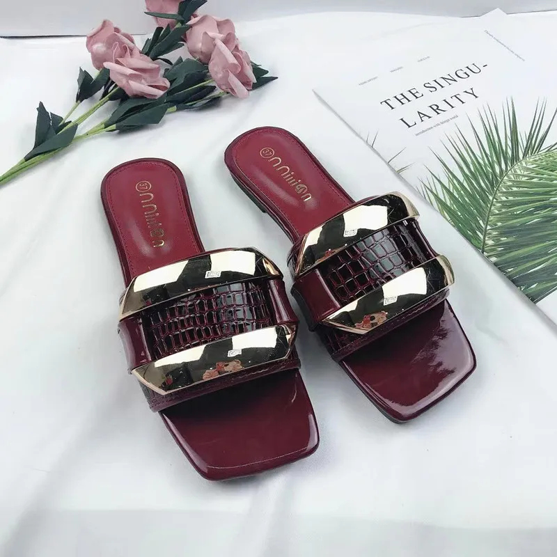 Women's Slippers New Metal Decorative Toe Sandals In Summer Women Wear Square Head Flat Bottomed Beach Sandals