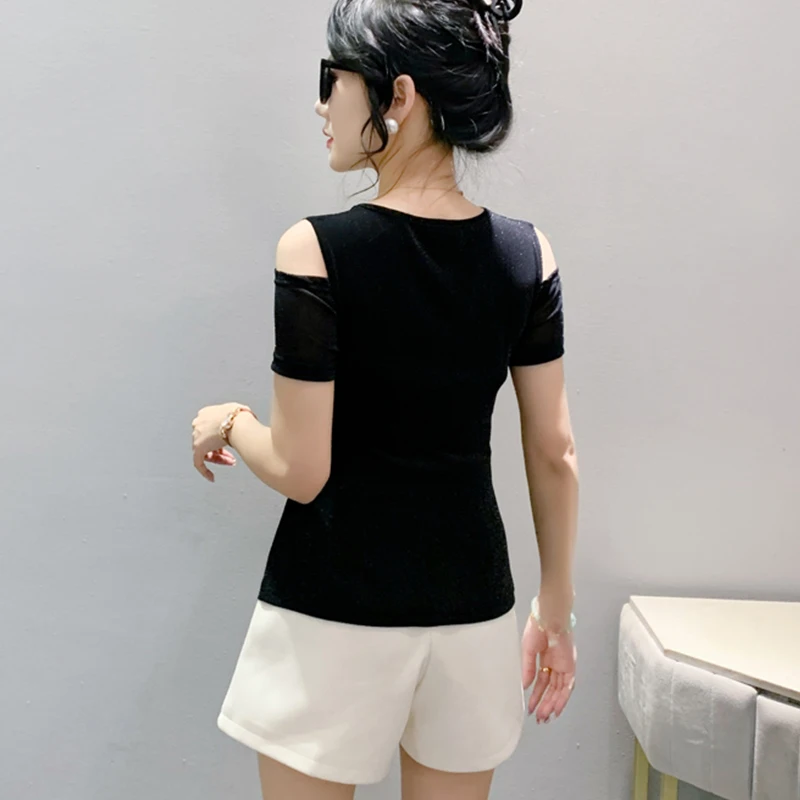 Женская футболка с бантом черная V-образным вырезом и коротким рукавом в