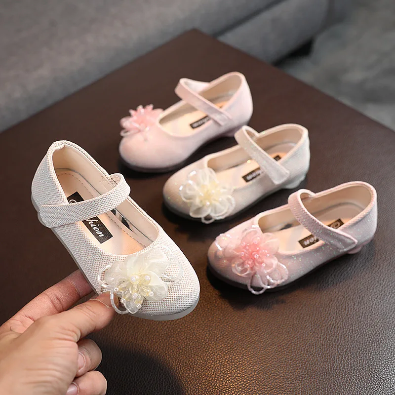 

Демисезонные модные туфли для девочек с жемчужинами и кисточками, цветочные туфли с закрытым носком для принцесс, Детские сетчатые дышащие танцевальные туфли на низком каблуке