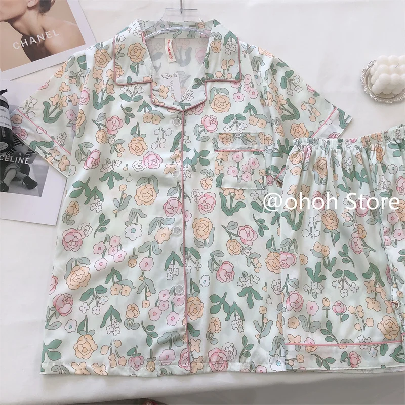 

Модная Пижама с цветочным принтом, женская летняя пижама из вискозы с коротким рукавом, Женский комплект из двух предметов с пуговицами, атласная домашняя одежда
