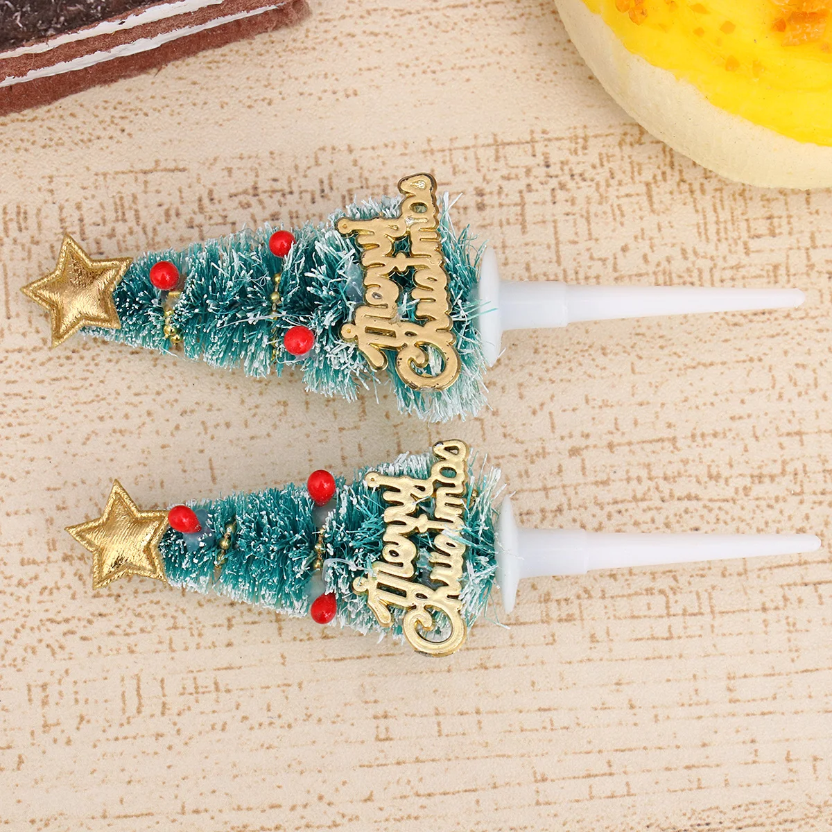

5PCS Christmas Christmas Tree Shape Birthday Party Cake Picks Cake Decoration (Green with Snow)