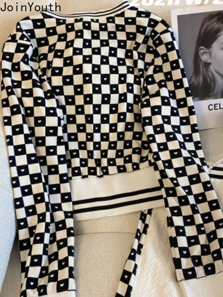 Женский брючный костюм с V-образным вырезом в клетку