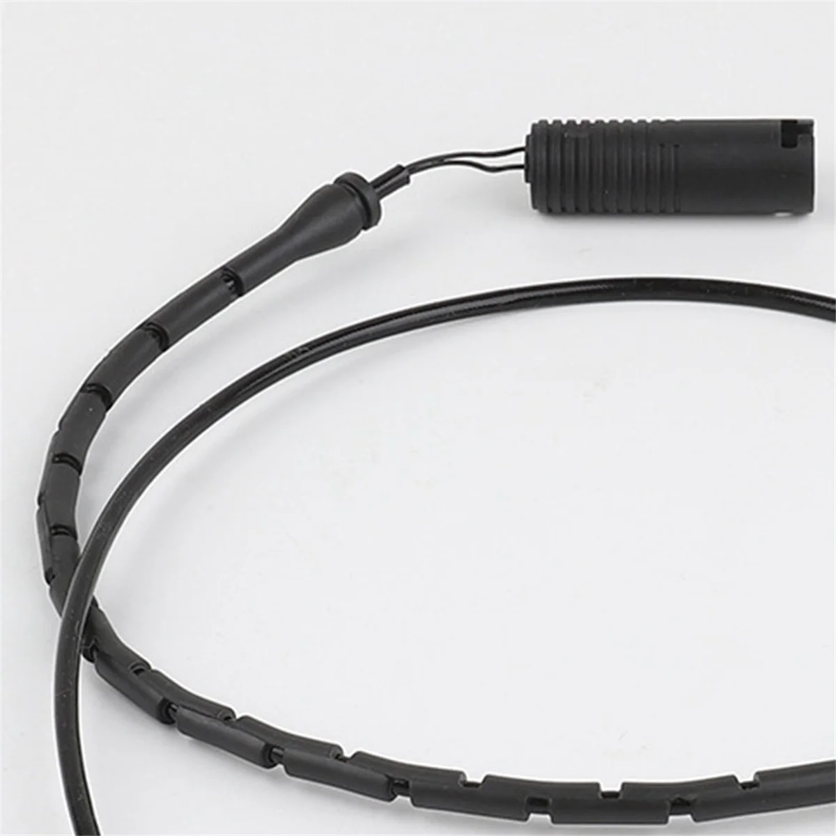 Передний мост автомобиля левый тормозной датчик износа тормозных колодок линия