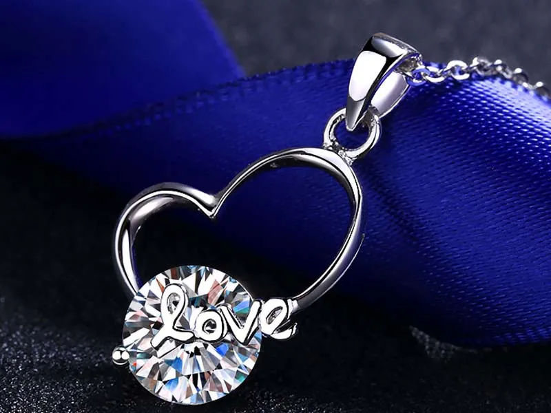 

S925 Sterling Silver Female moissanite Pendant Collar Bone Chain Factory Directly Supplied Mo Sang Heart Necklace GCN13
