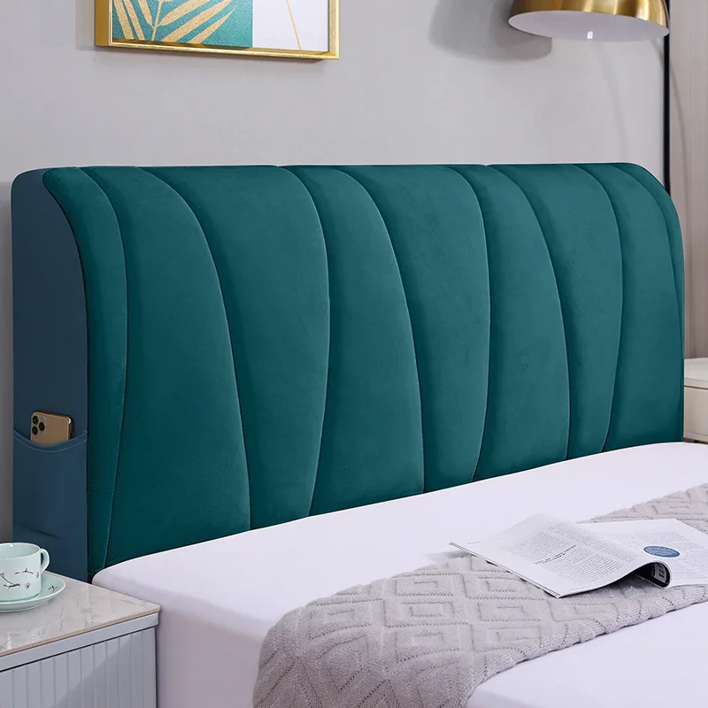 

Бархатный чехол на изголовье кровати