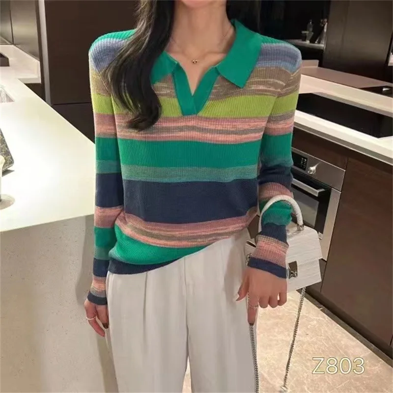 

Пуловер женский трикотажный в радужную полоску, с V-образным вырезом