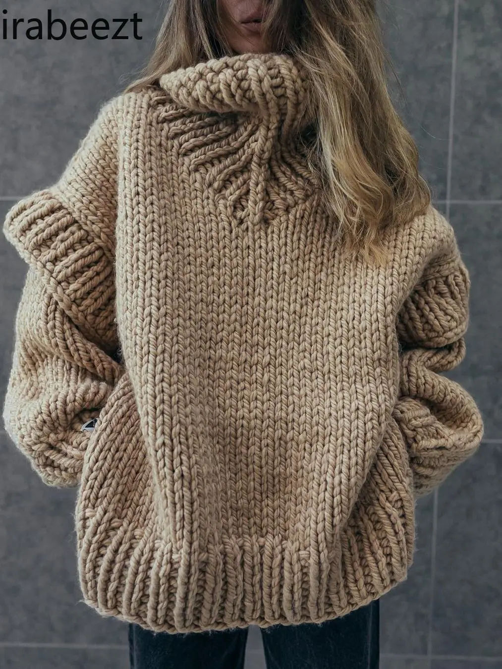 Свитер с высоким воротником