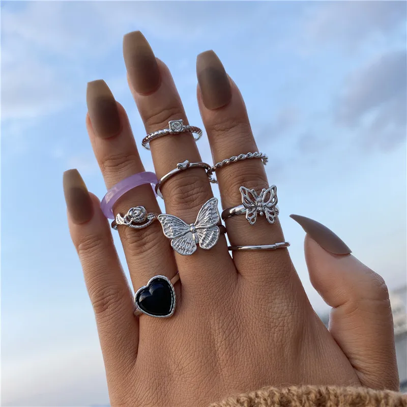 Женское кольцо с бабочкой и розой черное искусственным драгоценным камнем |