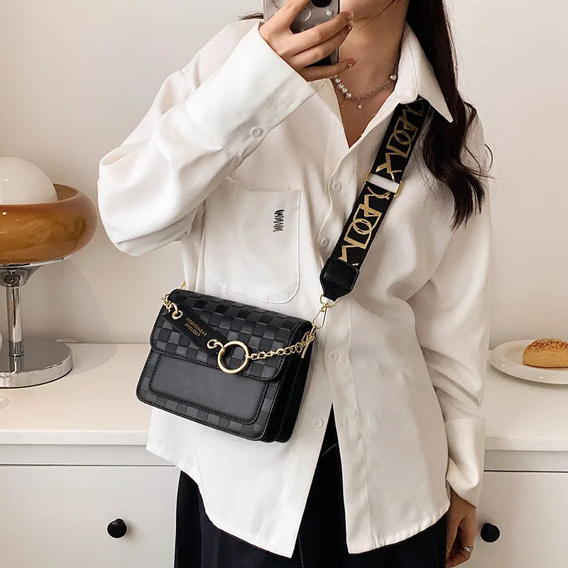 

Korean Version of The Broadband Messenger Small Square Bag Women's Bag 2022 New Woven Shoulder Bag Popular Simple Underarm Bag