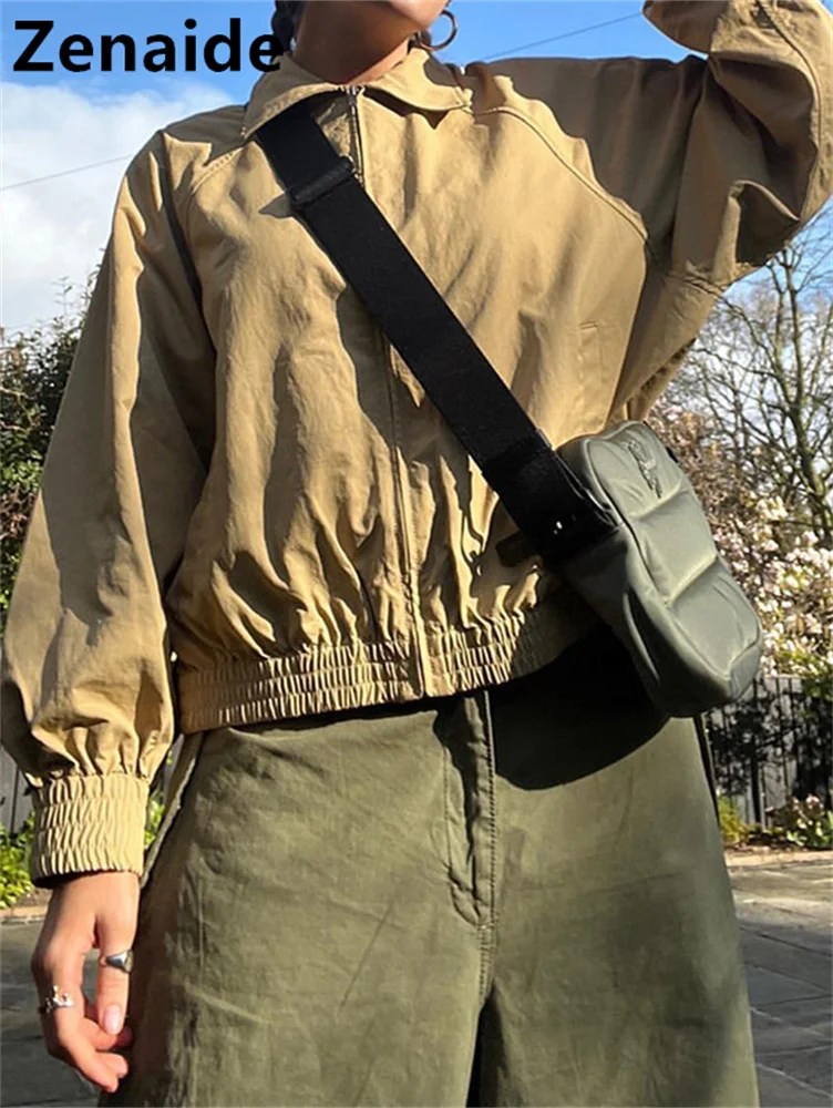 

Женская куртка-бомбер с рукавом «летучая мышь» и карманами