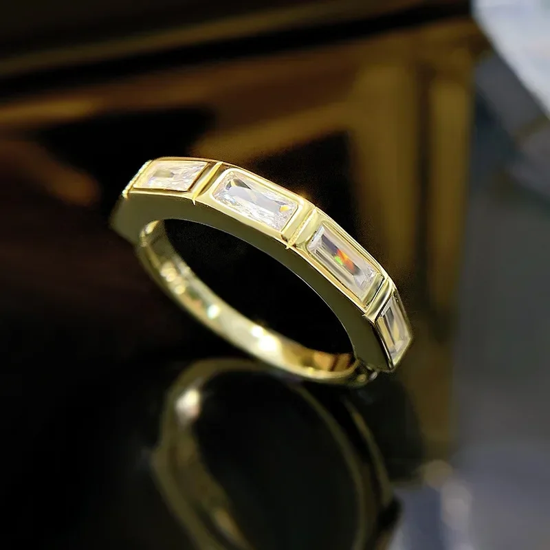 Женское кольцо из серебра 2 5 Х5 мм с бриллиантами